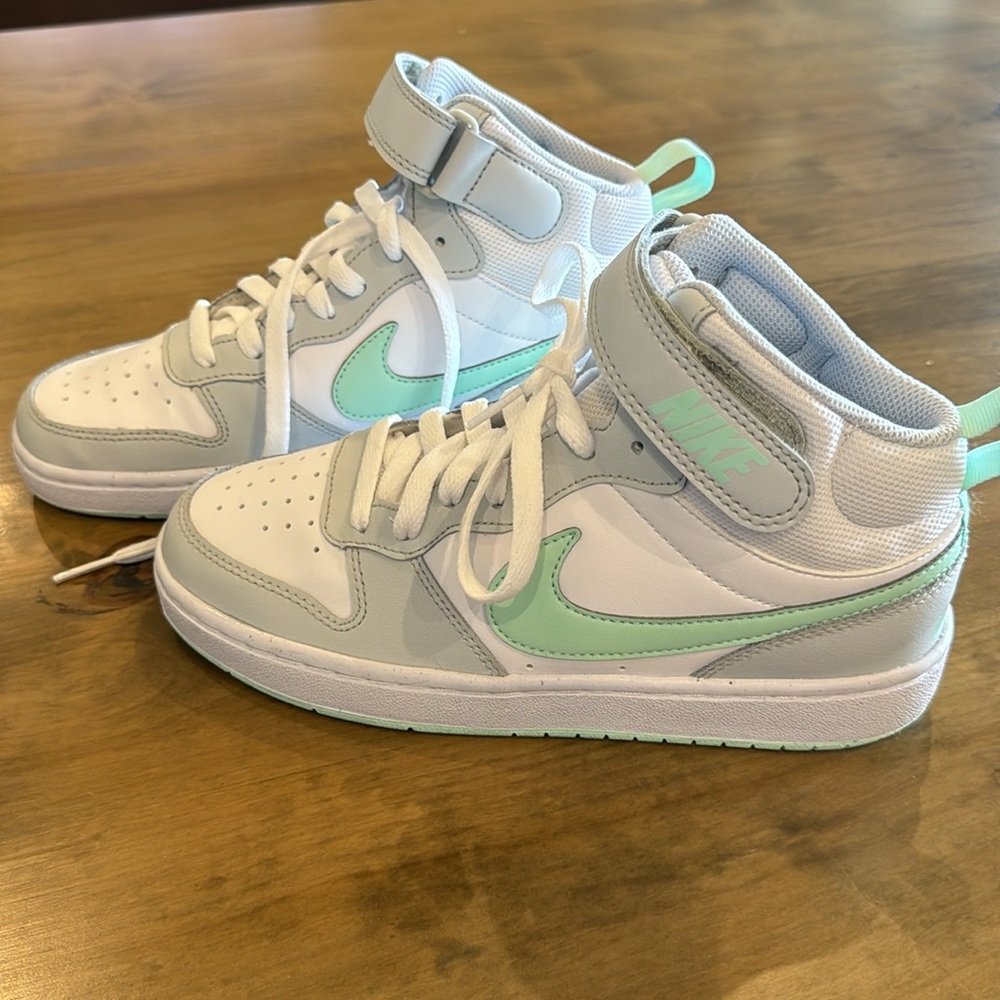 NEW Nike’s, Size 5.5